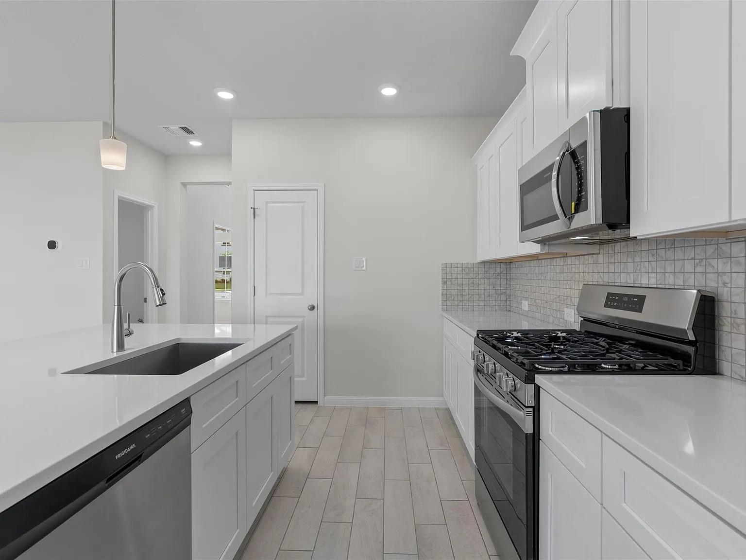 128 Comet Pointe DR