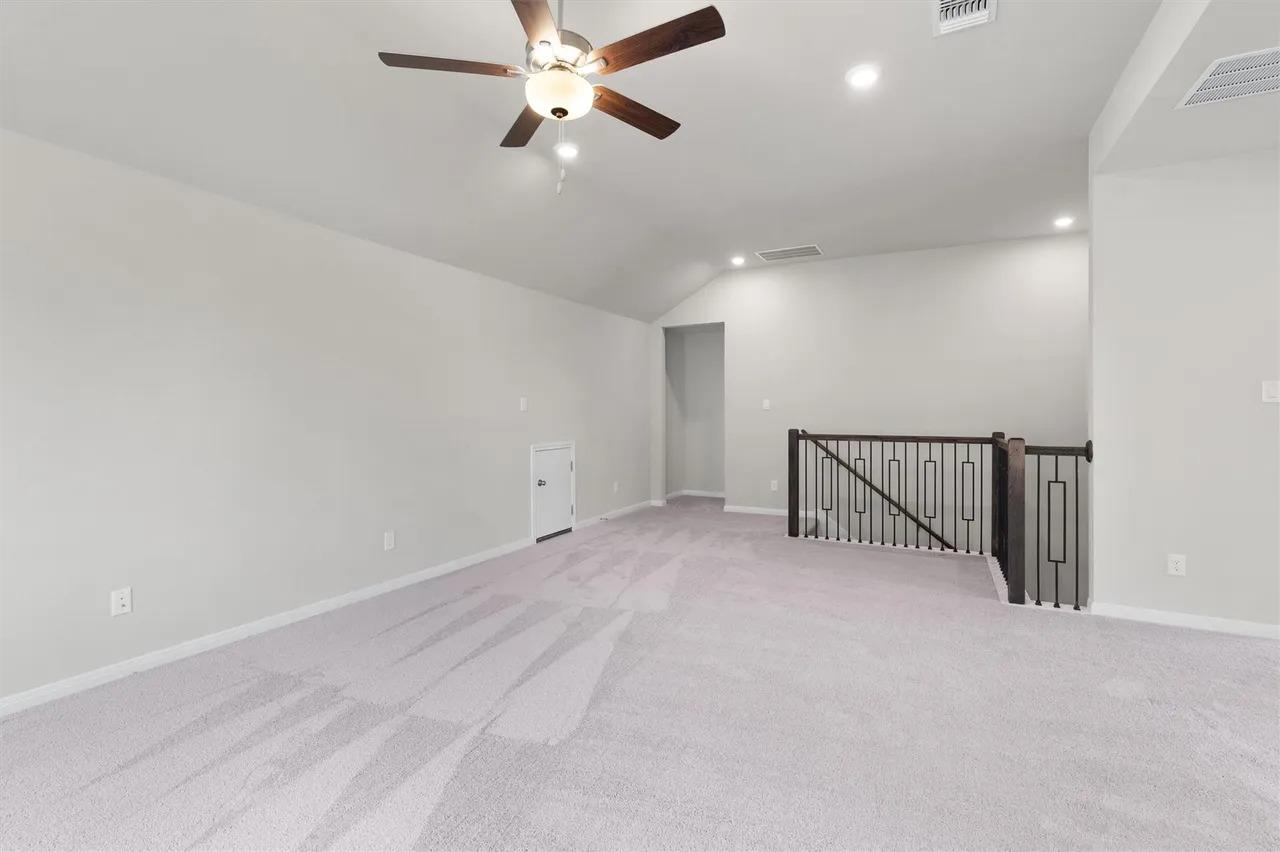 221 Comet Pointe DR
