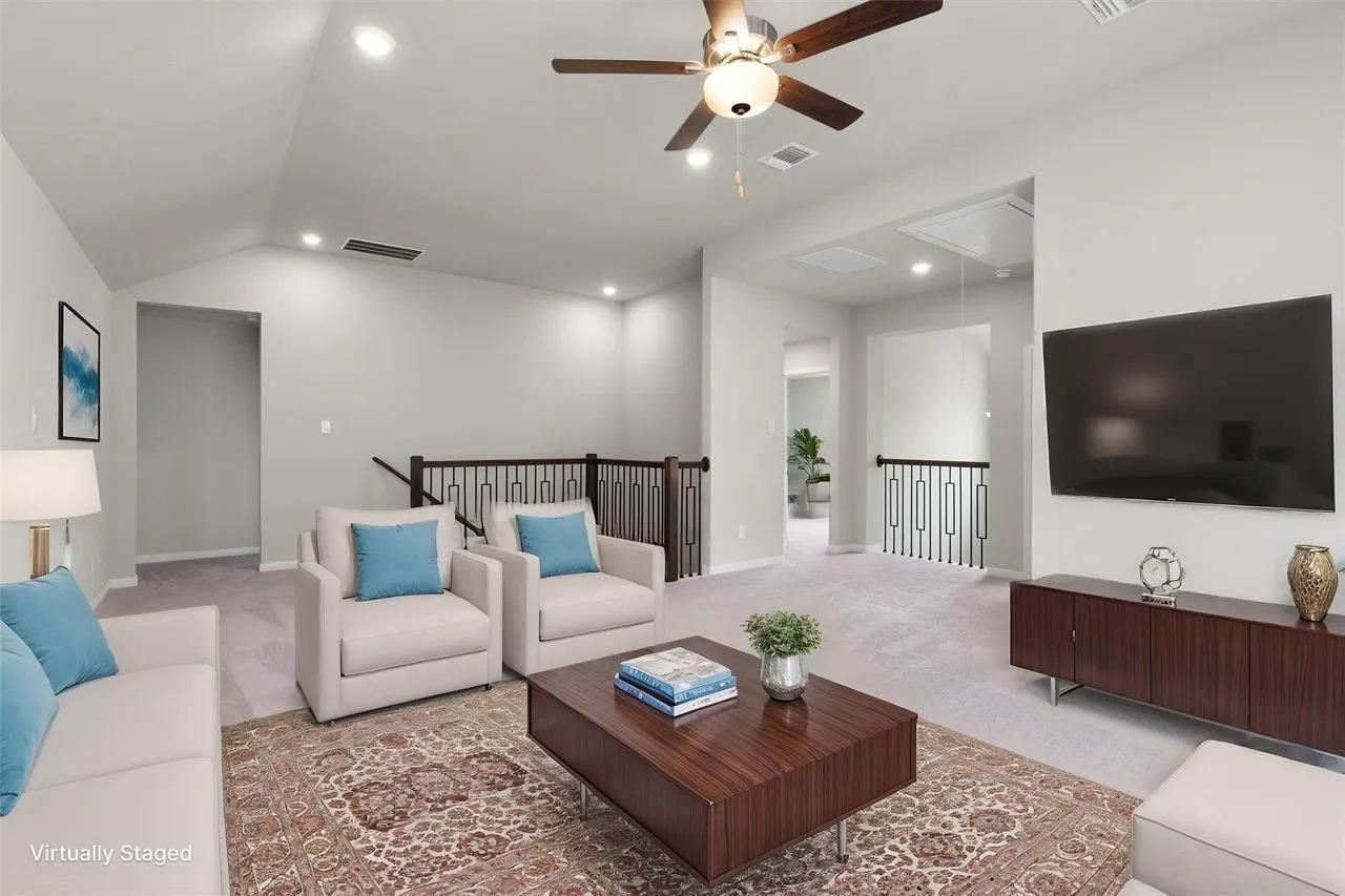 221 Comet Pointe DR