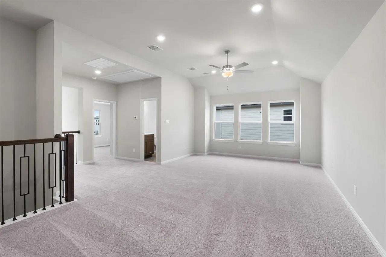221 Comet Pointe DR