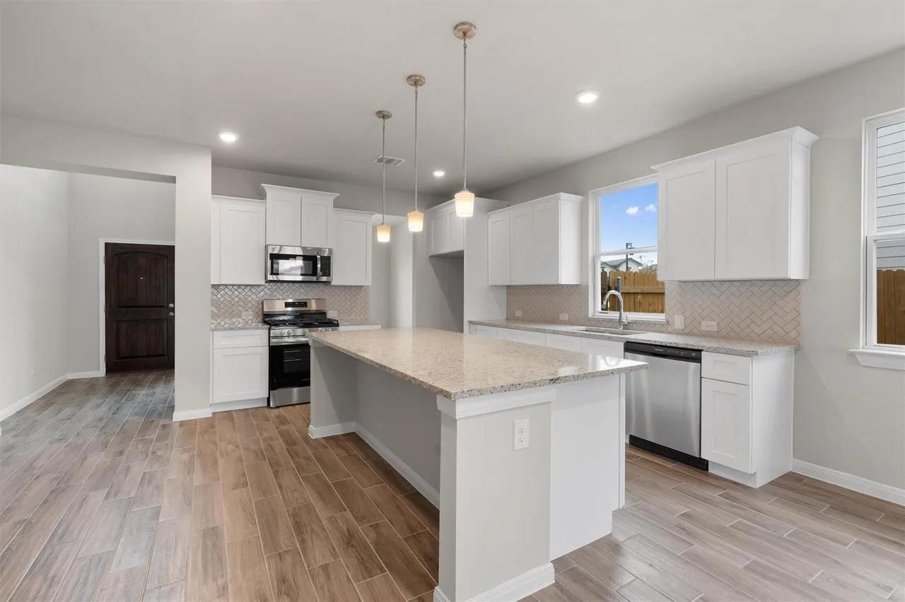 221 Comet Pointe DR