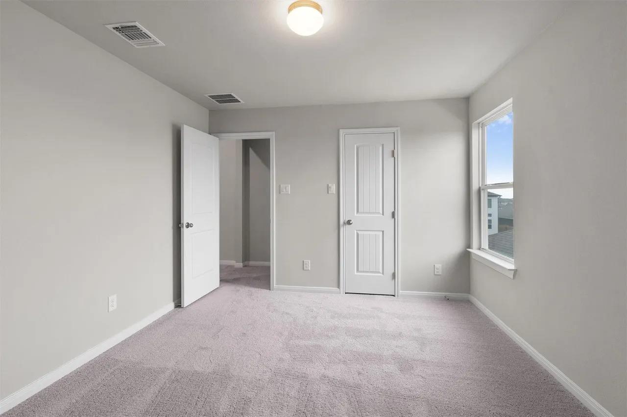 221 Comet Pointe DR