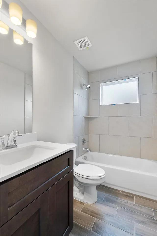 221 Comet Pointe DR