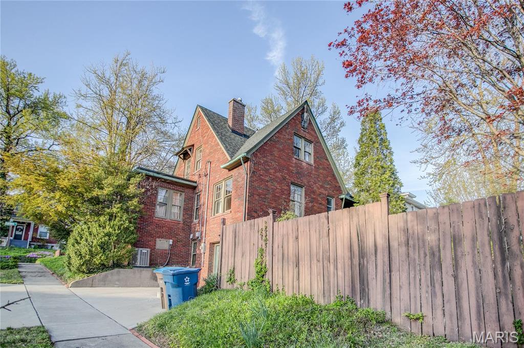 831 Spruce Street