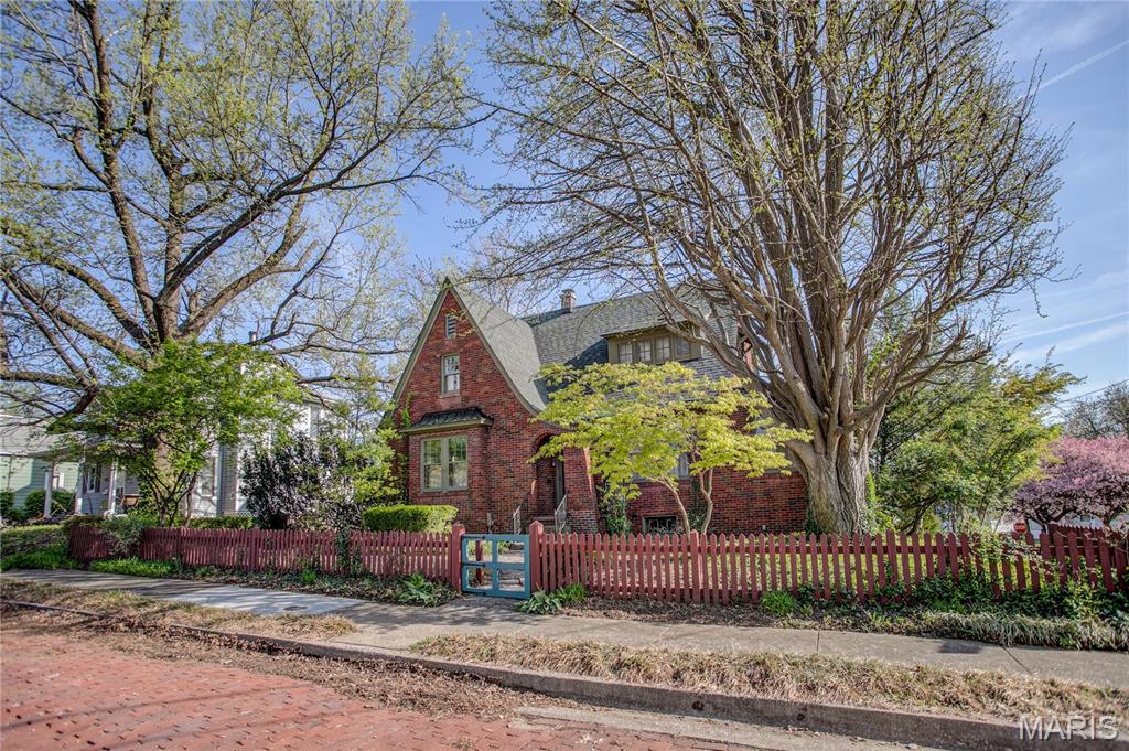 831 Spruce Street