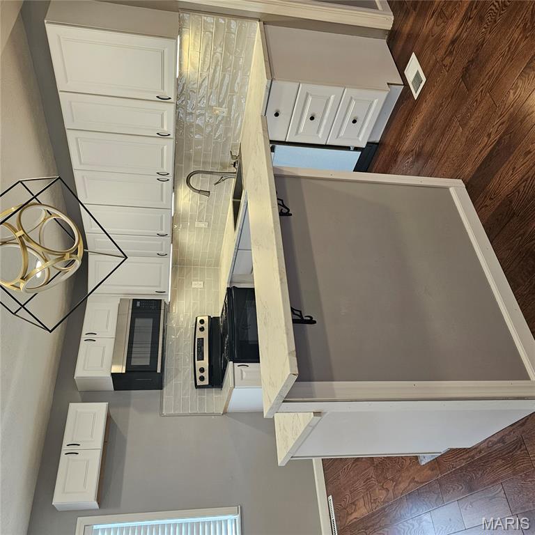 1205 Sir Lancelot Lane
