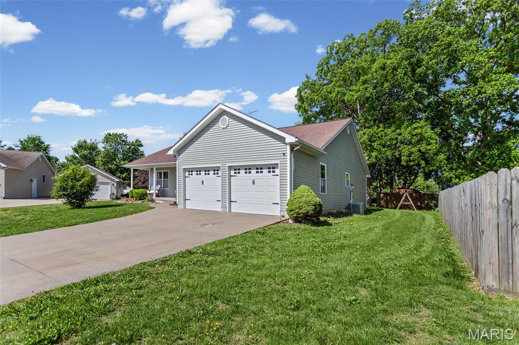 902 Lillian Court
