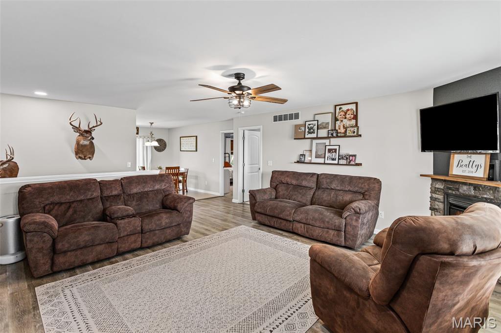 902 Lillian Court
