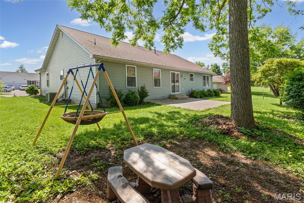 902 Lillian Court
