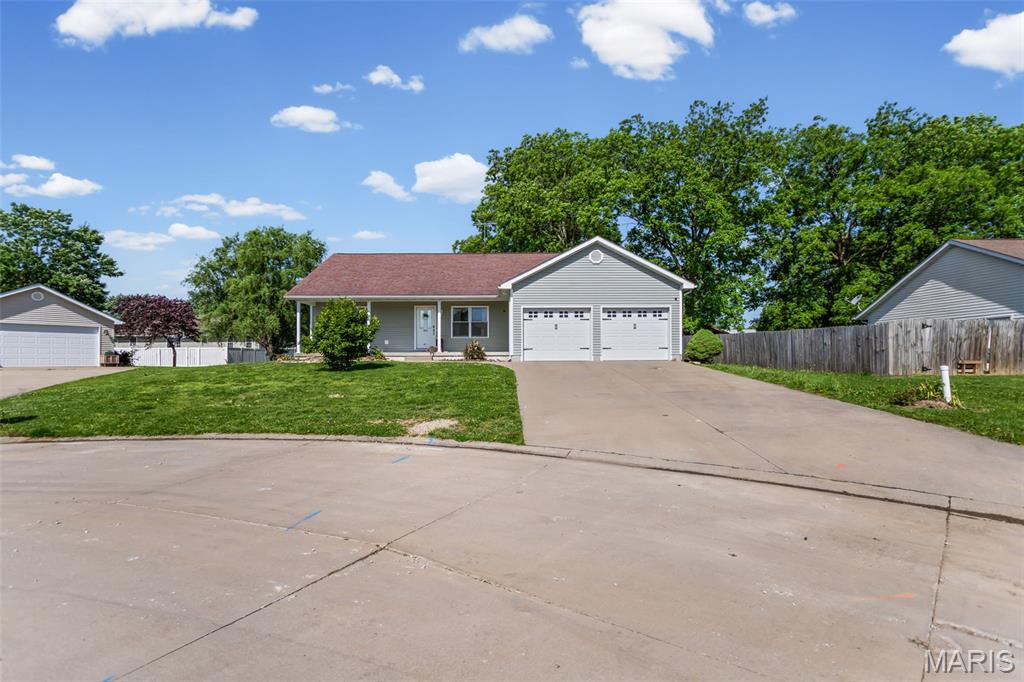 902 Lillian Court