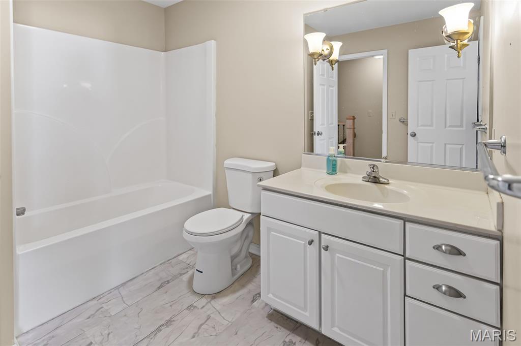 5013 River Aire Drive Unit: 3