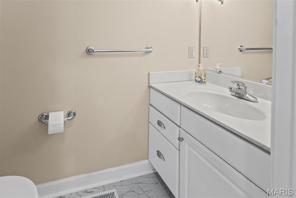 5013 River Aire Drive Unit: 3