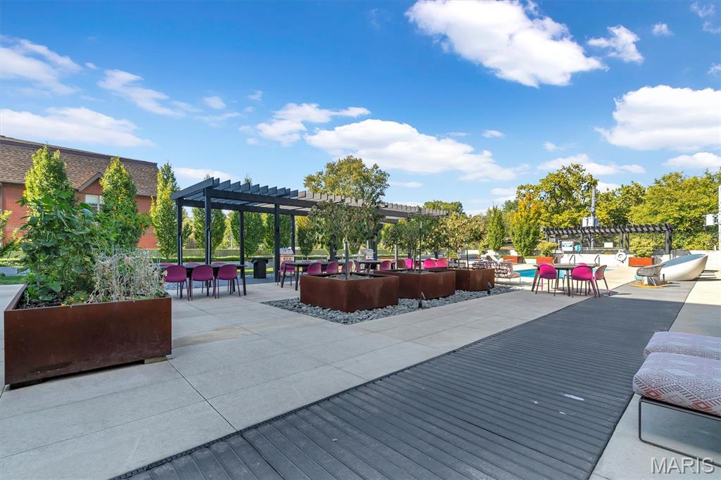 4101 Laclede Avenue Unit: 202