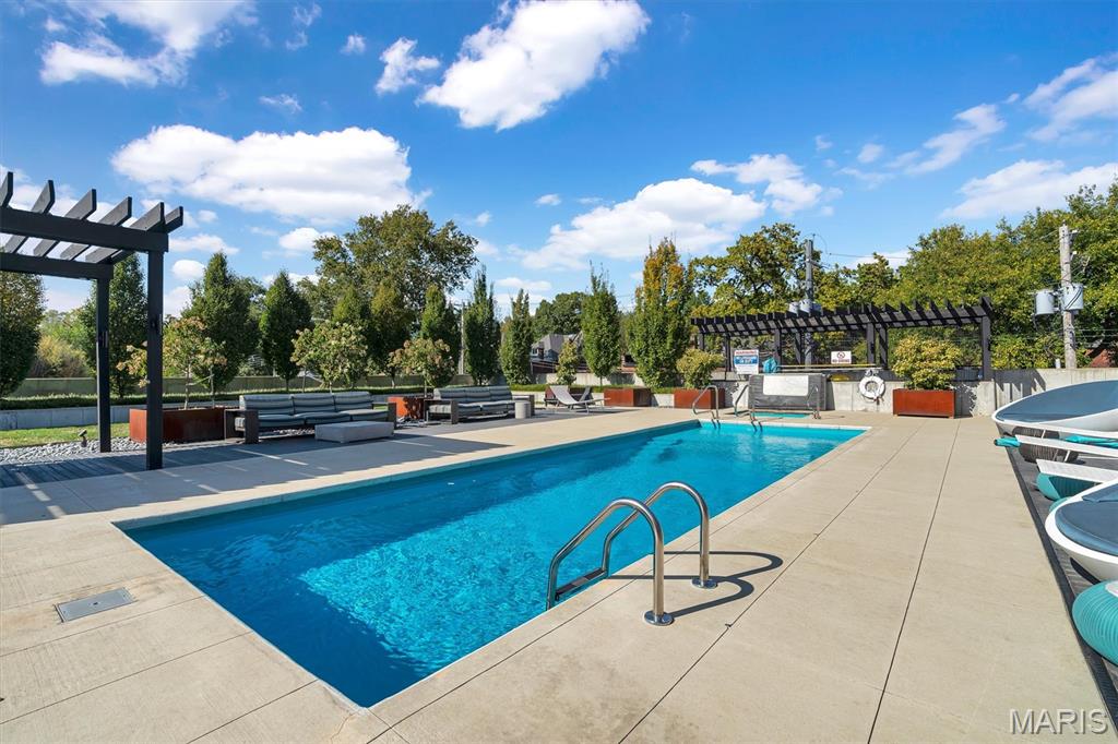 4101 Laclede Avenue Unit: 202