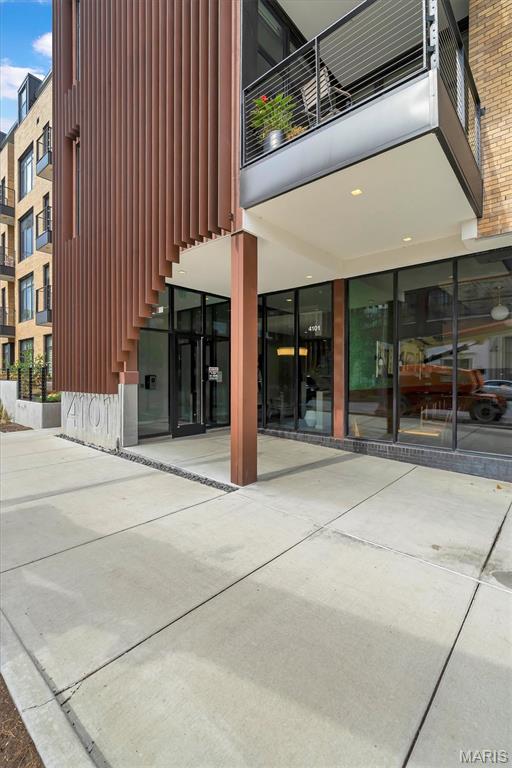 4101 Laclede Avenue Unit: 202