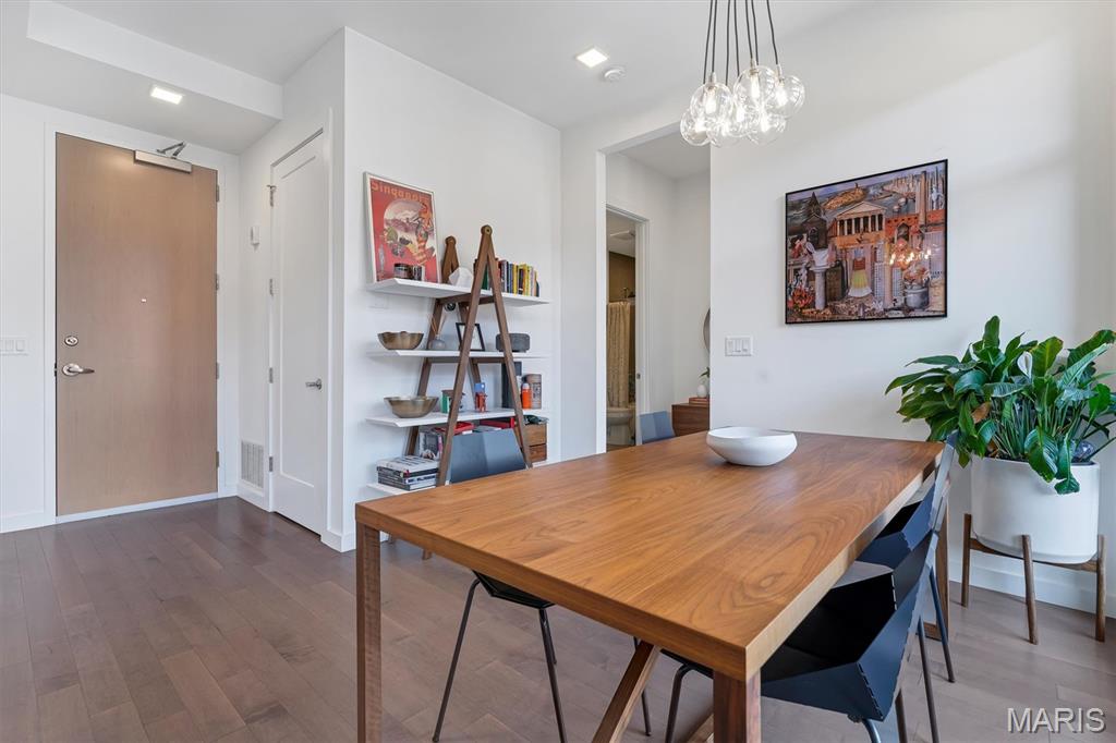 4101 Laclede Avenue Unit: 202