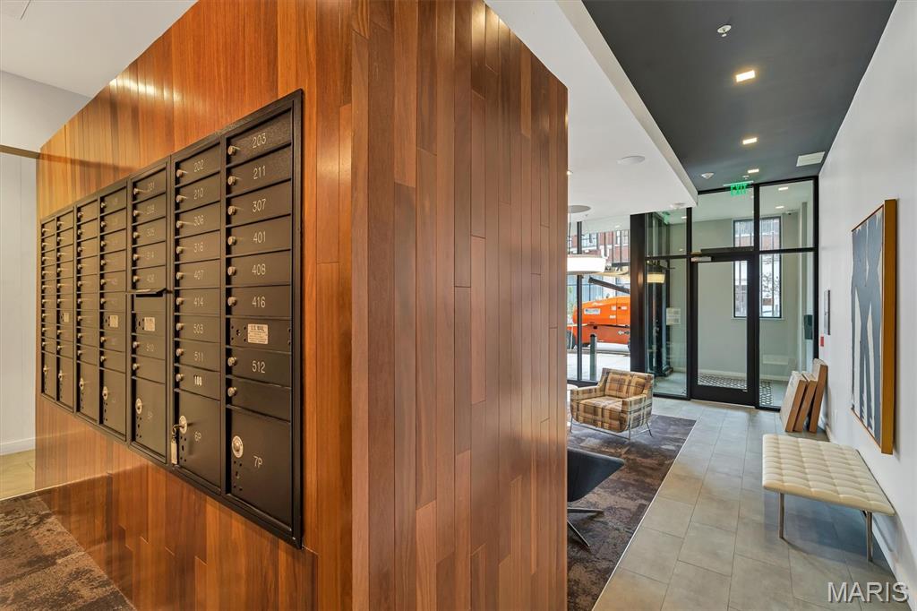 4101 Laclede Avenue Unit: 202