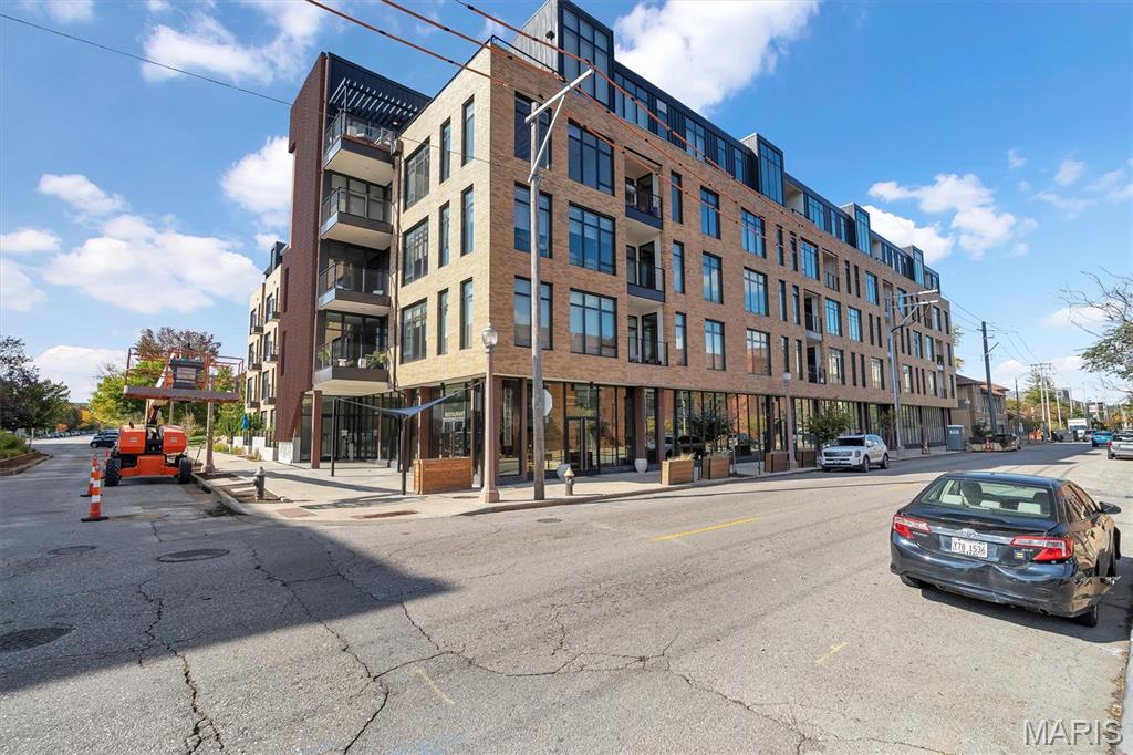 4101 Laclede Avenue Unit: 202