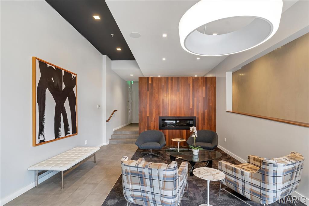 4101 Laclede Avenue Unit: 202