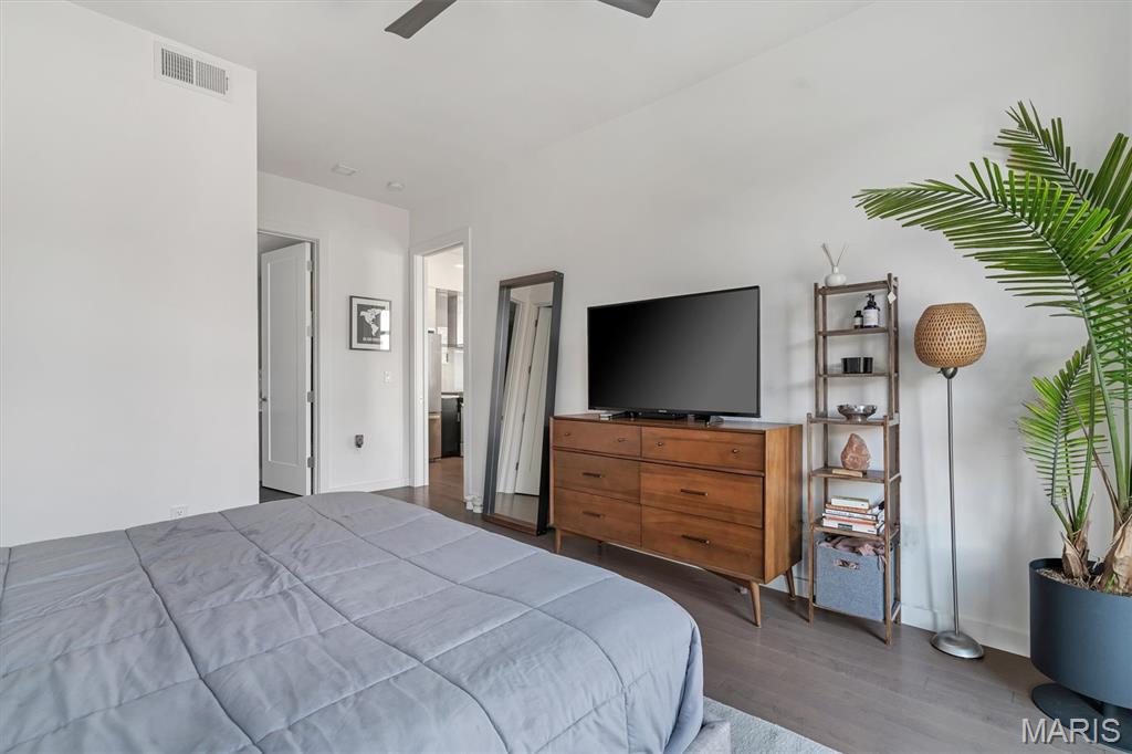 4101 Laclede Avenue Unit: 202