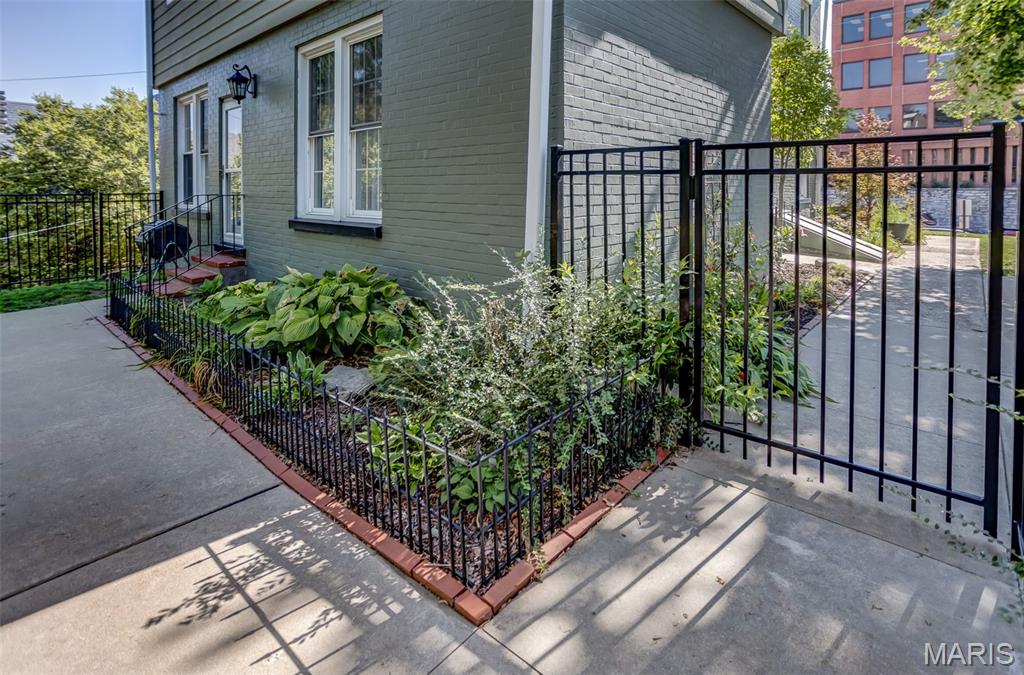 330 Alby Street
