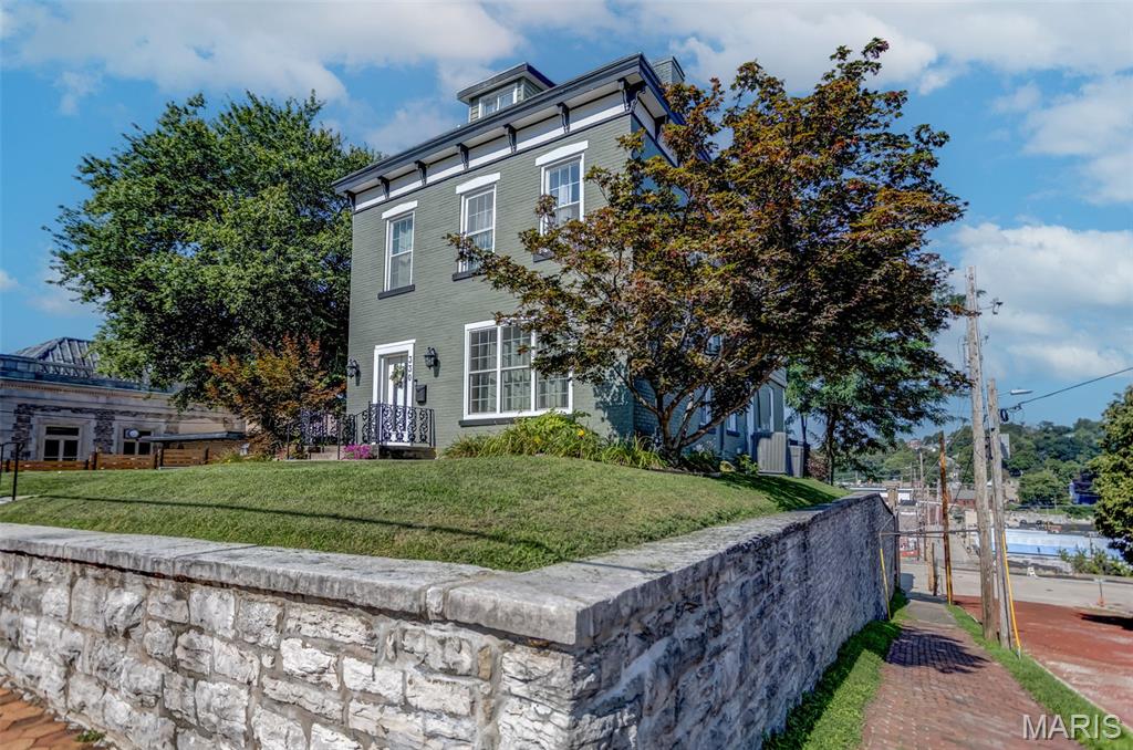 330 Alby Street