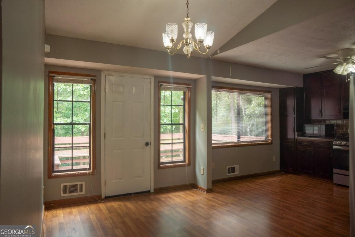 381 Windsor Walk SE