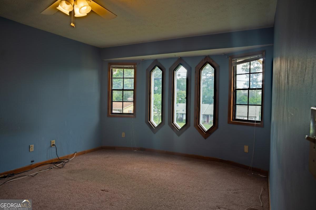 381 Windsor Walk SE