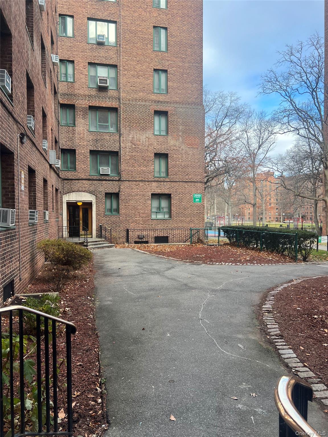 2055 Saint Raymond Ave Unit: 1B