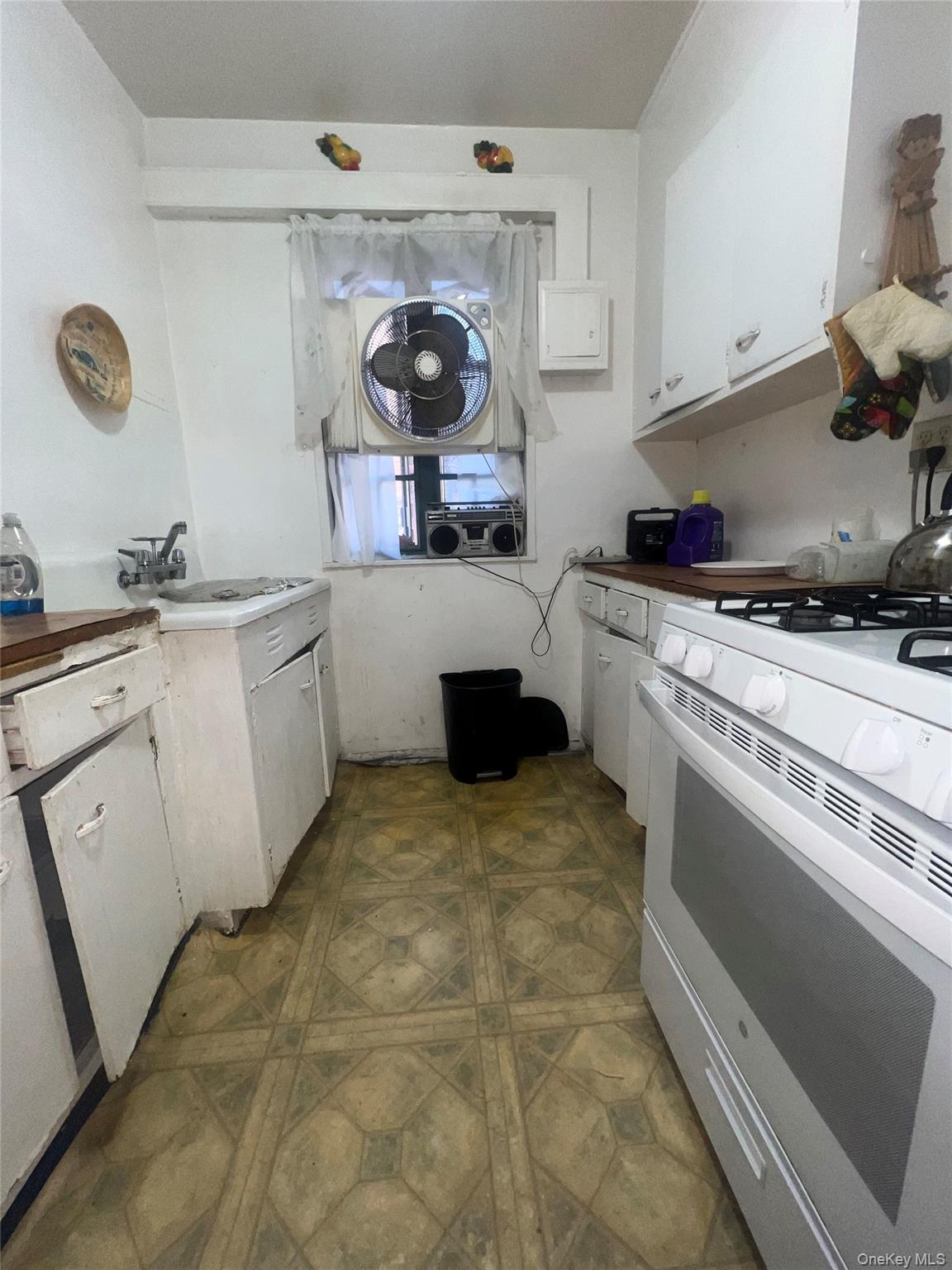 2055 Saint Raymond Ave Unit: 1B