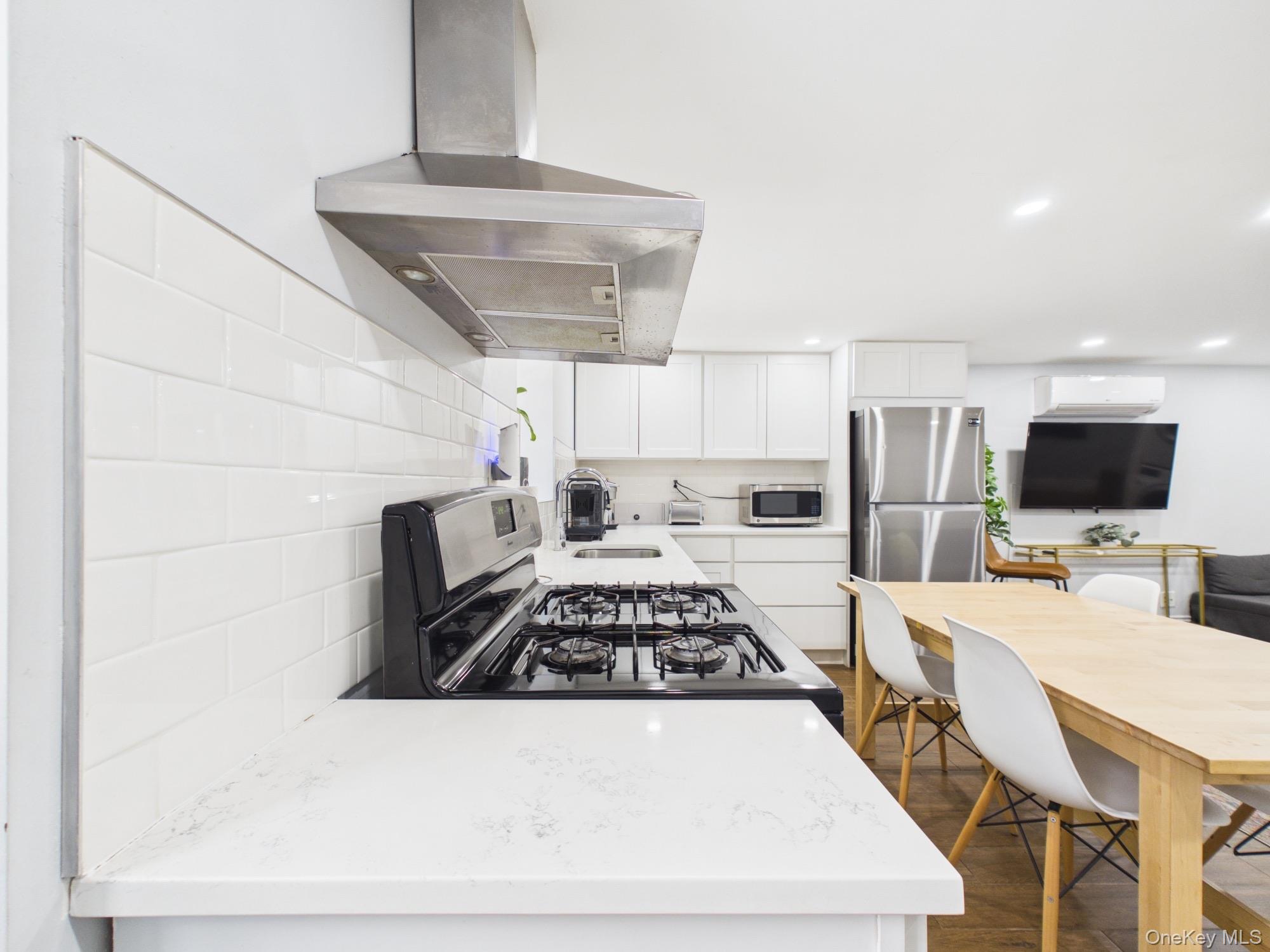 3 Jardine Place