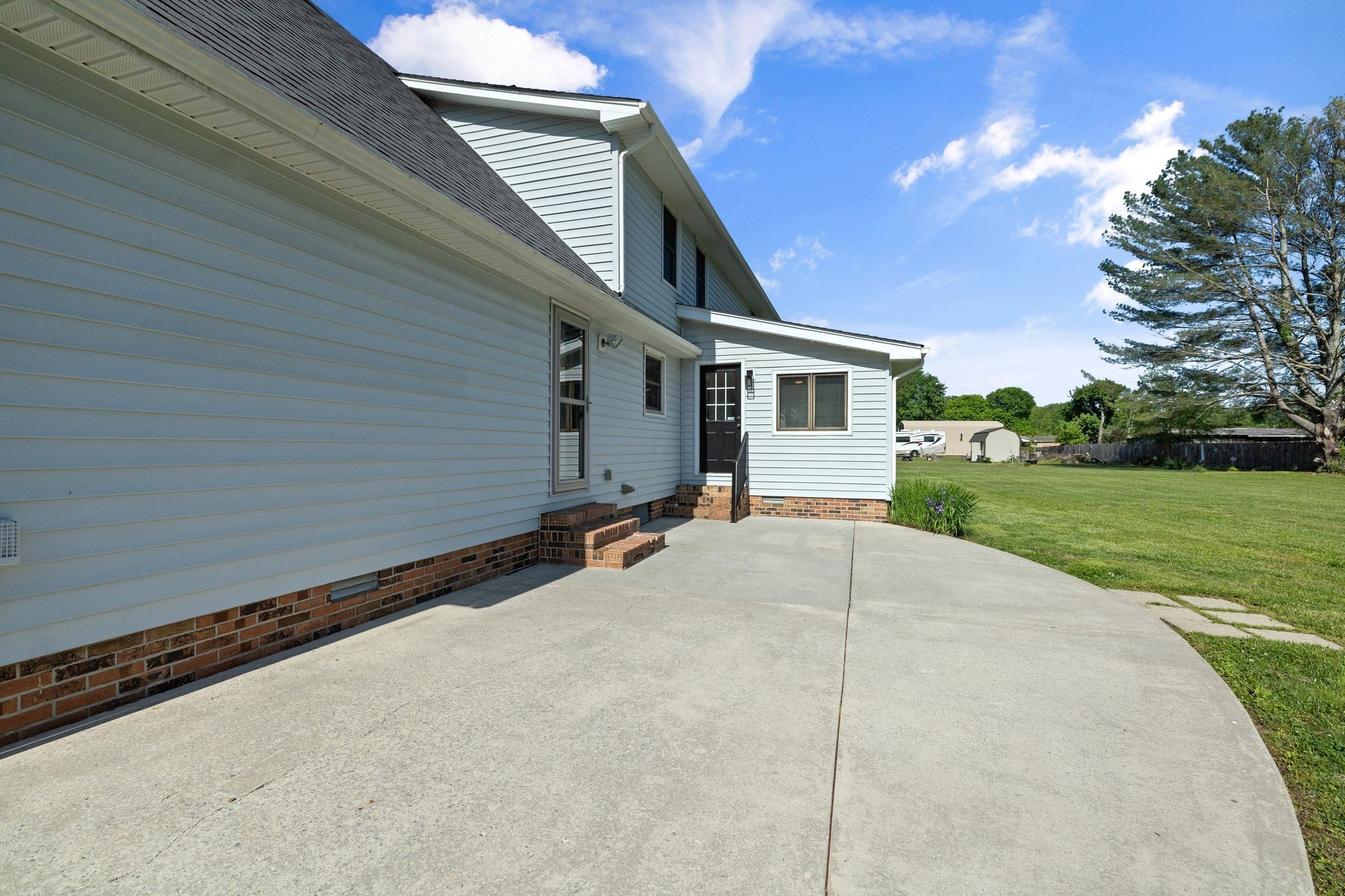121 Twin Marys Dr