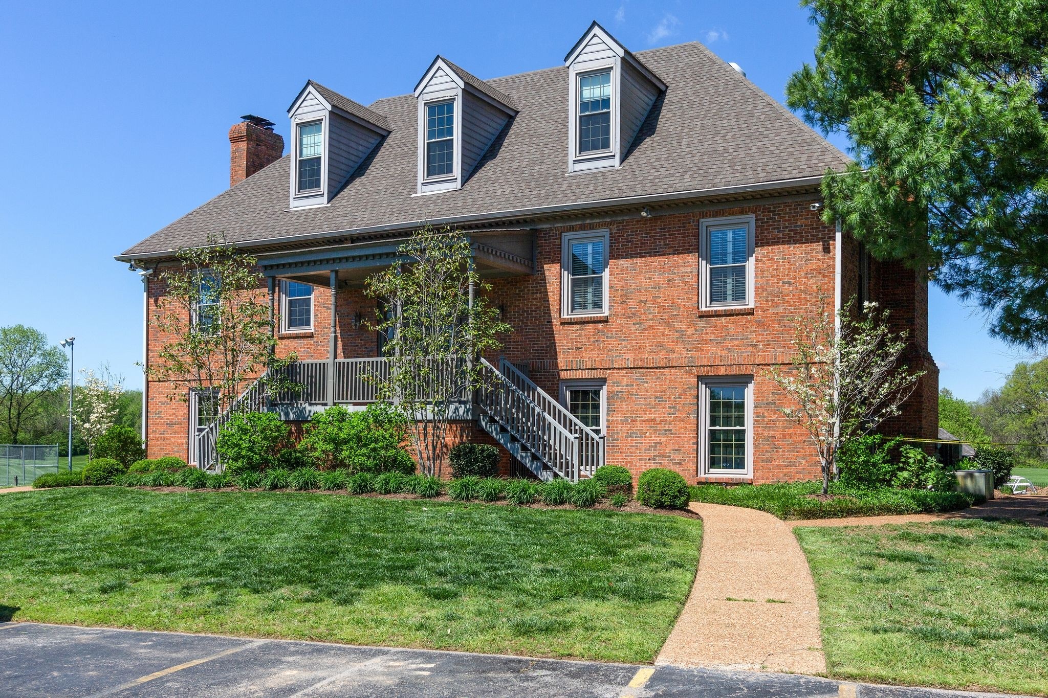 703 Shady Glen Ct