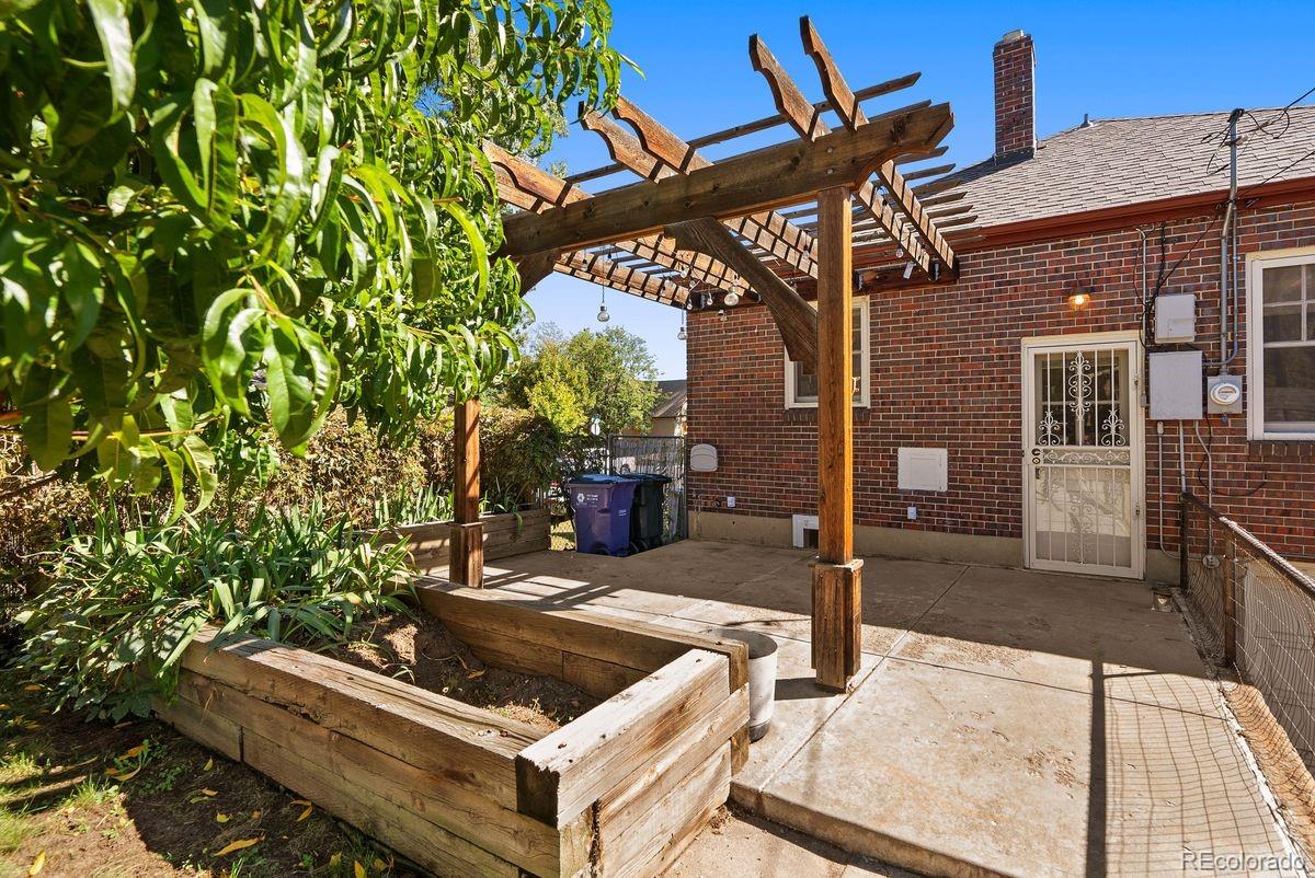 3859 Bryant Street