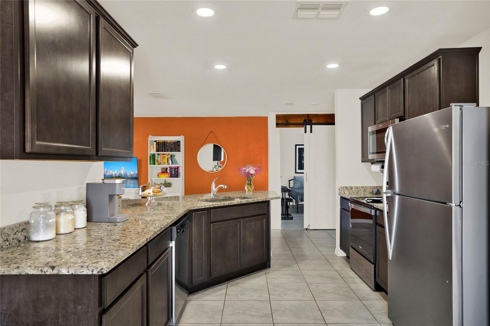 1579 SWAN LAKE CIR