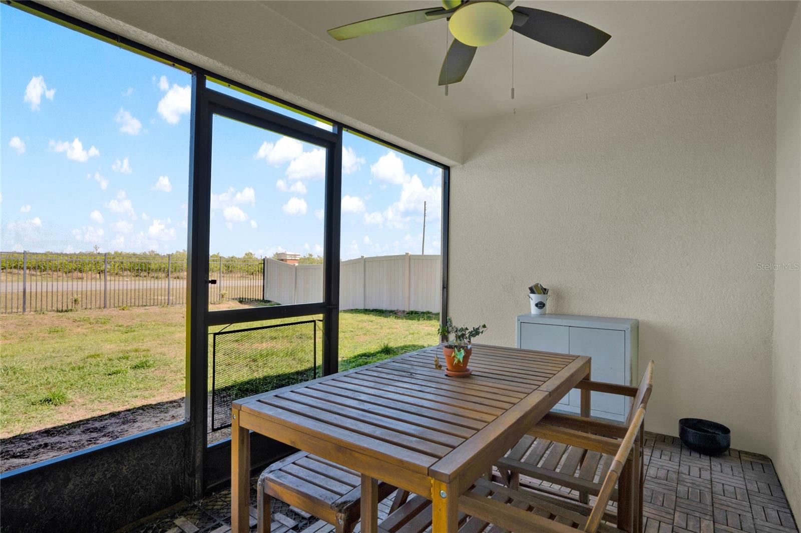 1579 SWAN LAKE CIR
