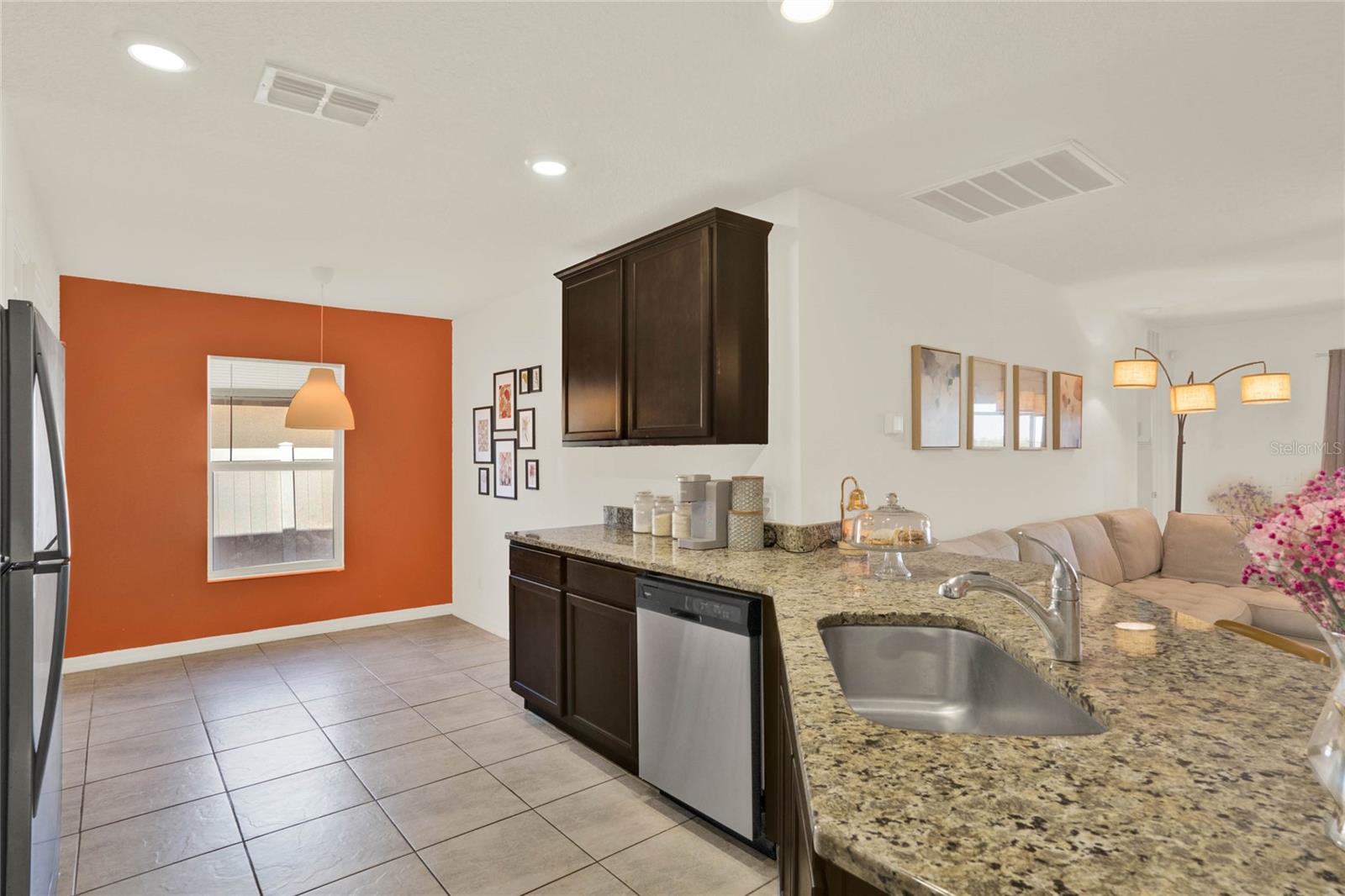 1579 SWAN LAKE CIR