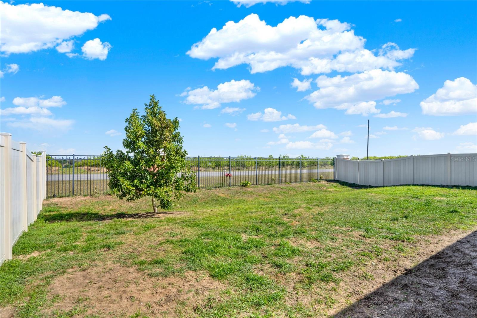 1579 SWAN LAKE CIR