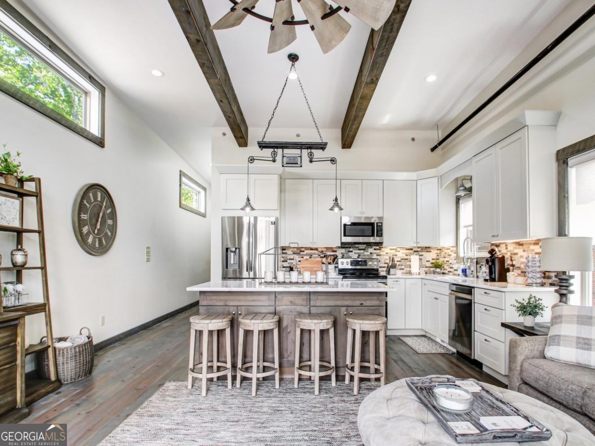 685 E Main Street UNIT B