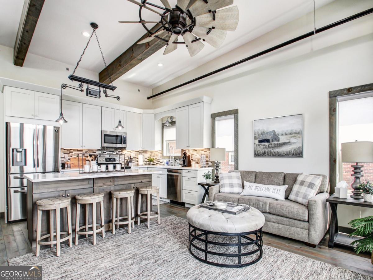 685 E Main Street UNIT B