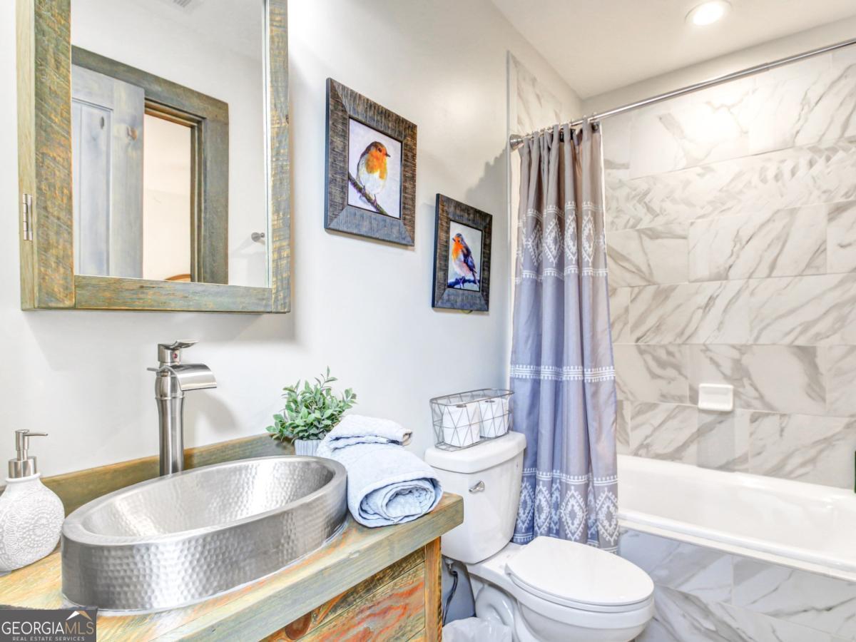 685 E Main Street UNIT B