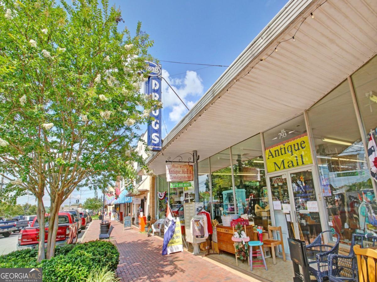 685 E Main Street UNIT B