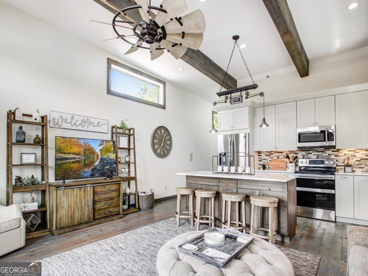 685 E Main Street UNIT B