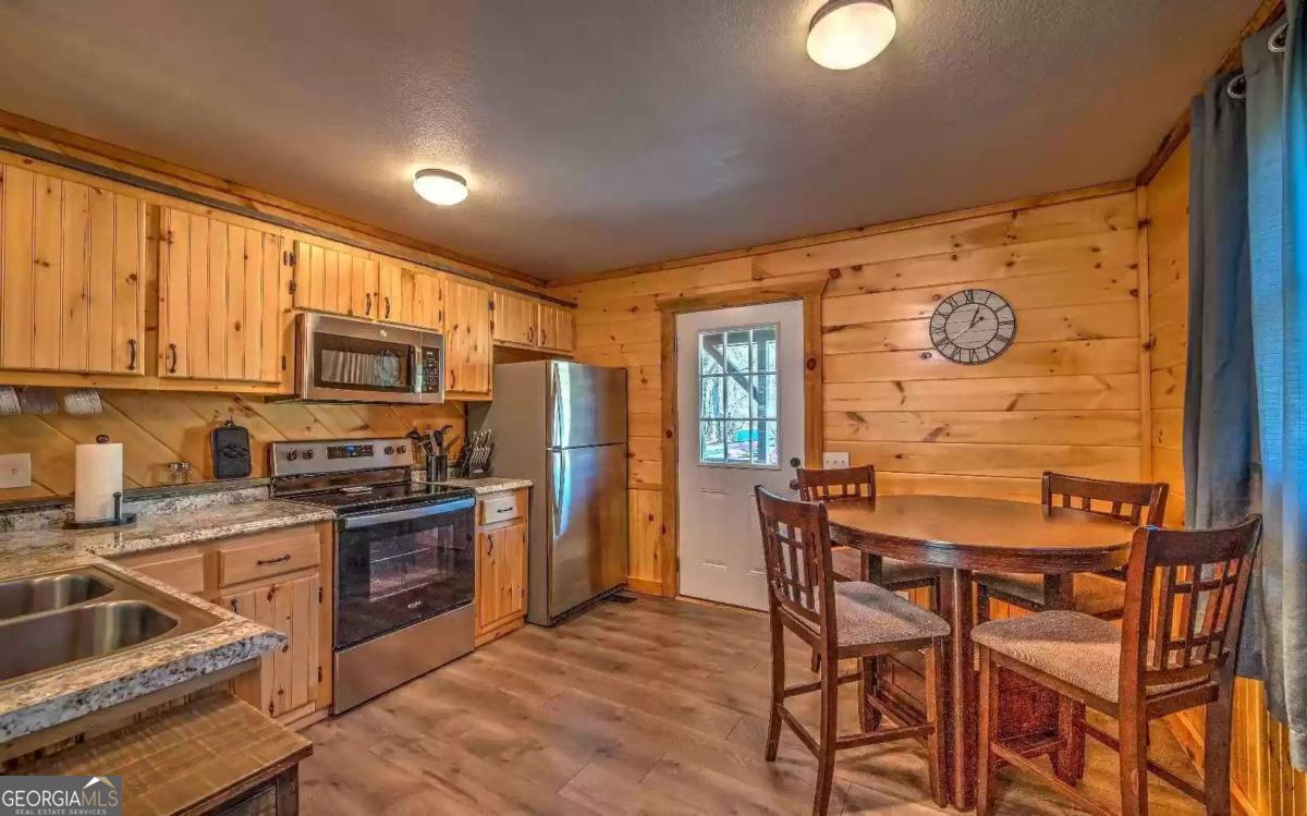 141 Mountain Rivers Rd