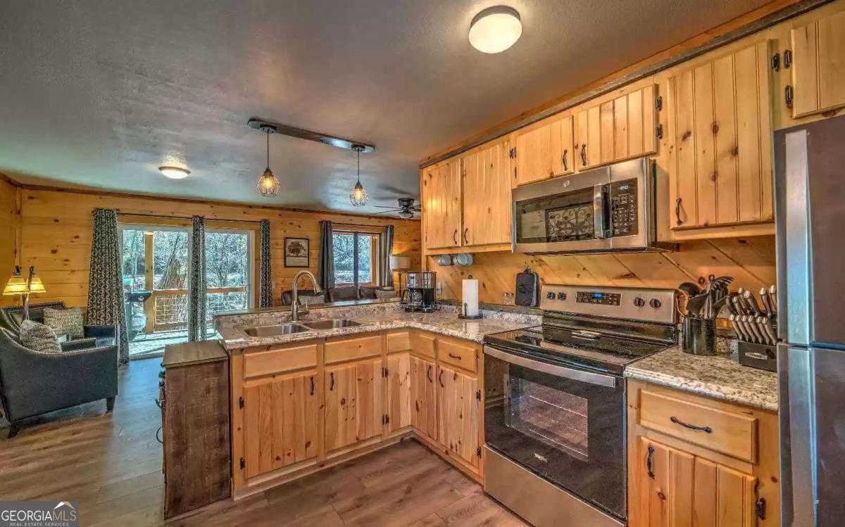 141 Mountain Rivers Rd