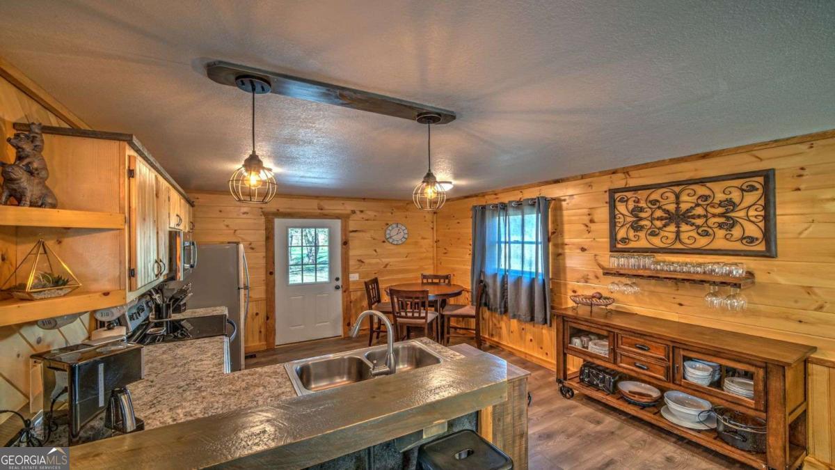 141 Mountain Rivers Rd