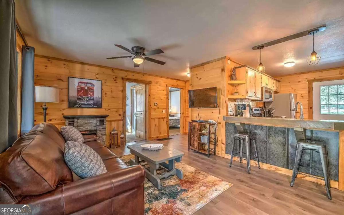 141 Mountain Rivers Rd