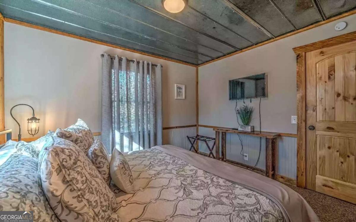 141 Mountain Rivers Rd