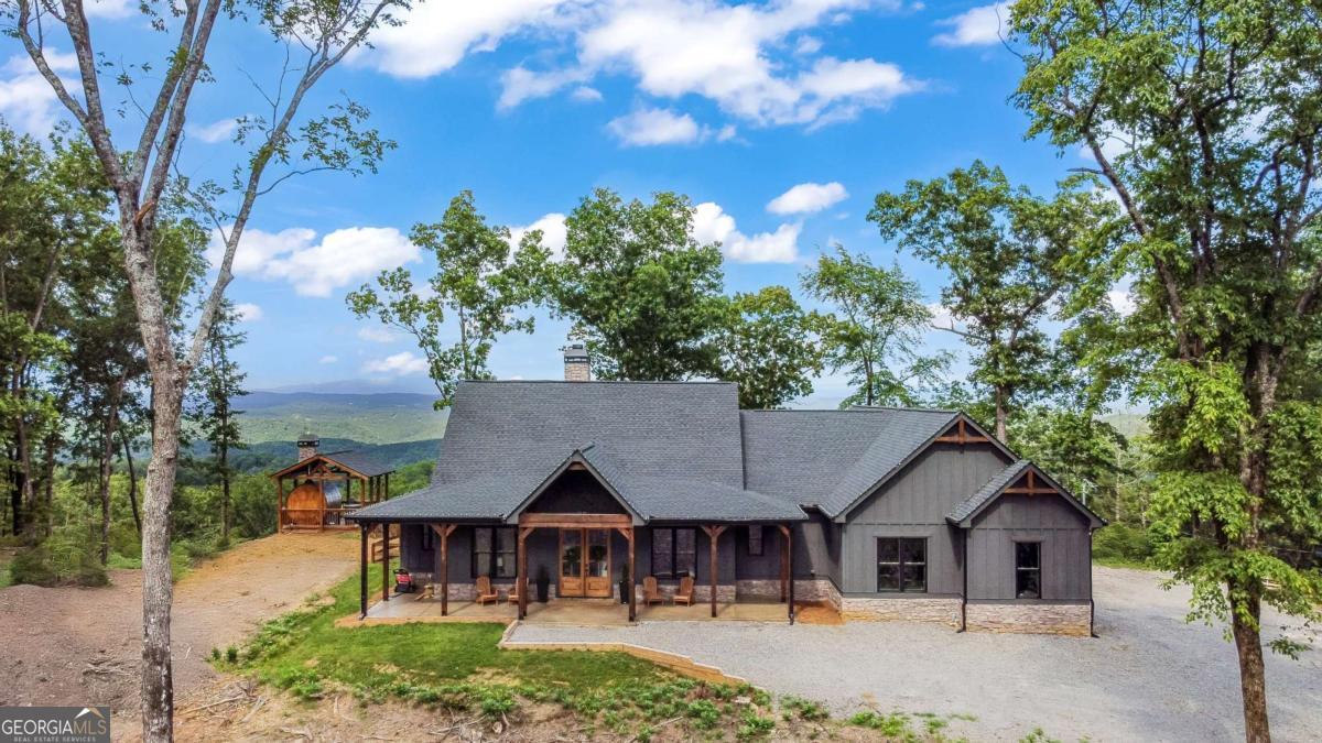 1272 Foxhound Trail NE