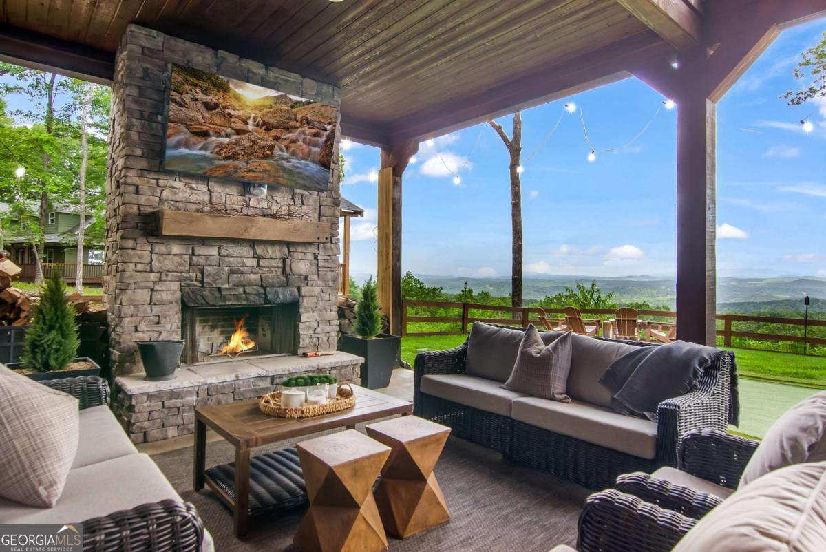 1272 Foxhound Trail NE